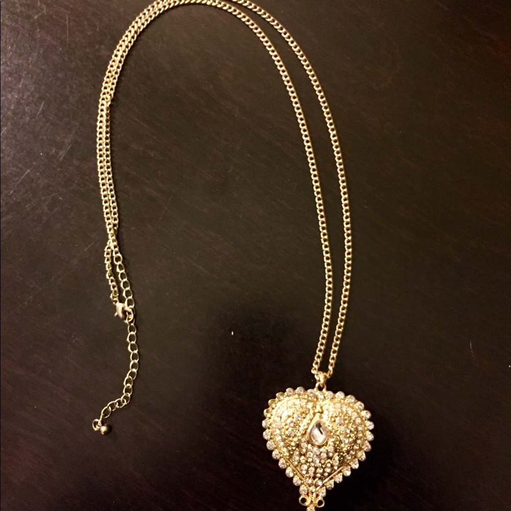 Gold heart pendant necklace
